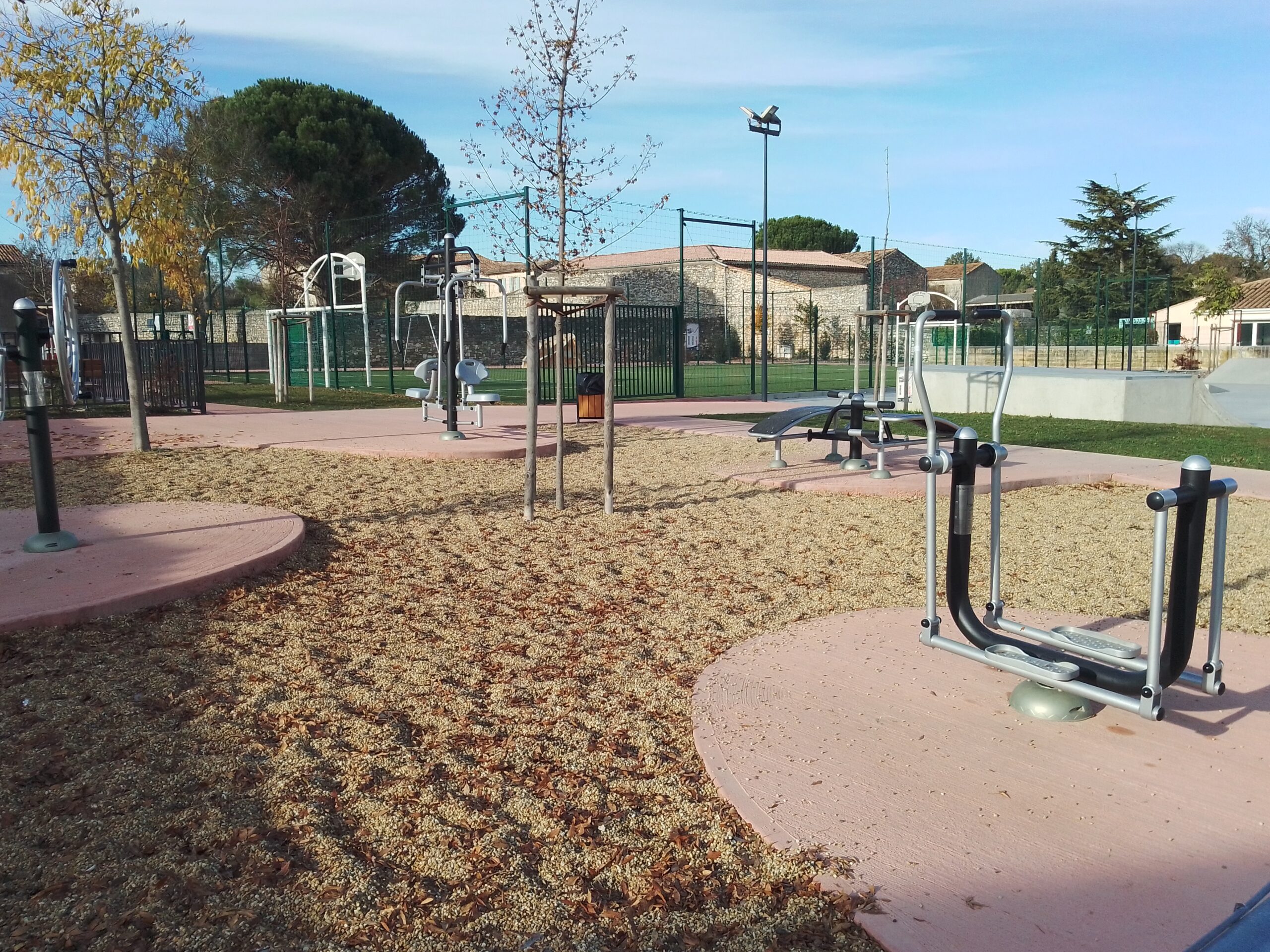Aire de jeux de Saint-Mamert-du-Gard les appareils les sportifs Aire de jeux de Saint-Mamert-du-Gard les appareils les sportifs
