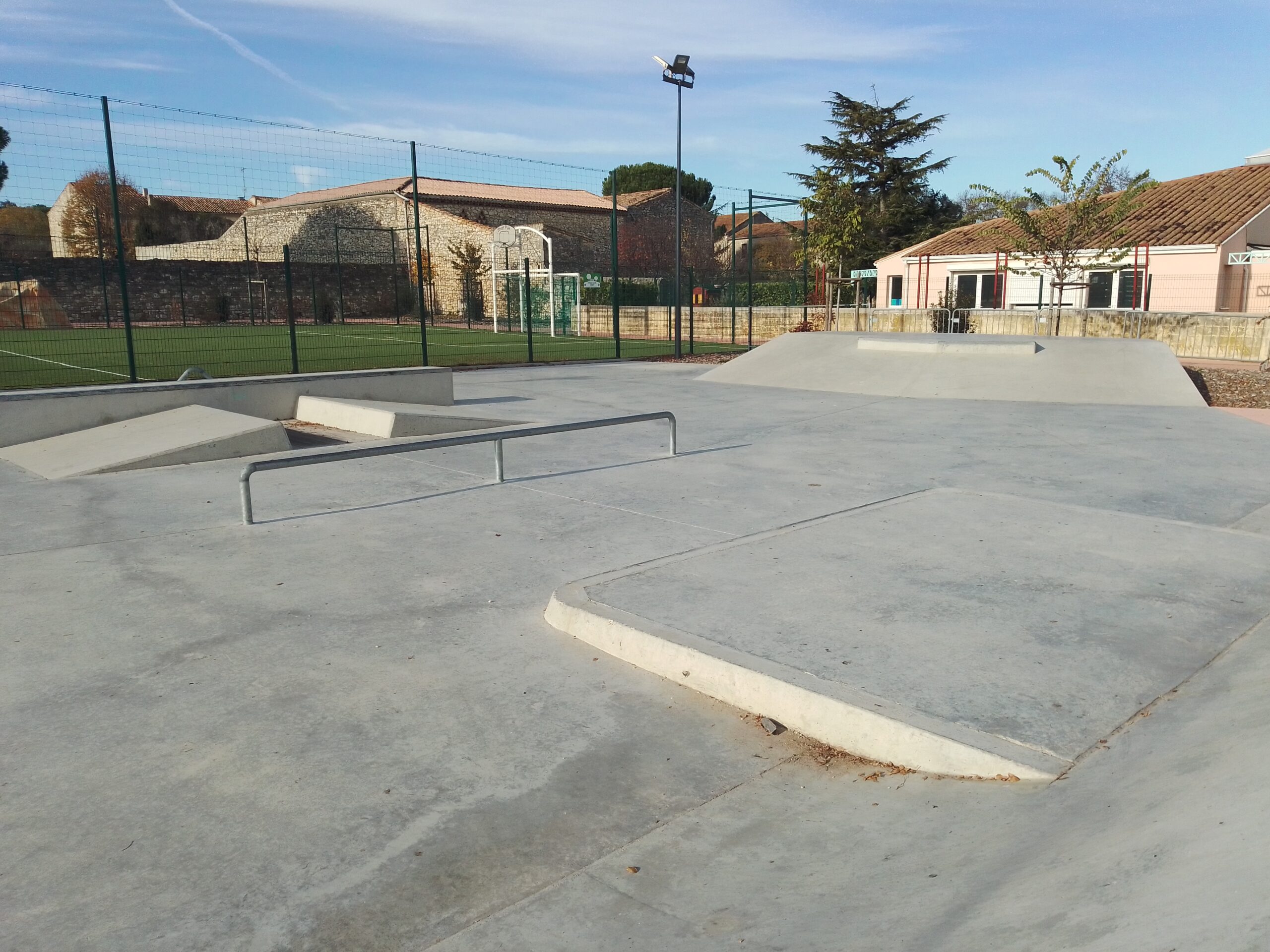 Aire de jeux de Saint-Mamert-du-Gard le skate Parck