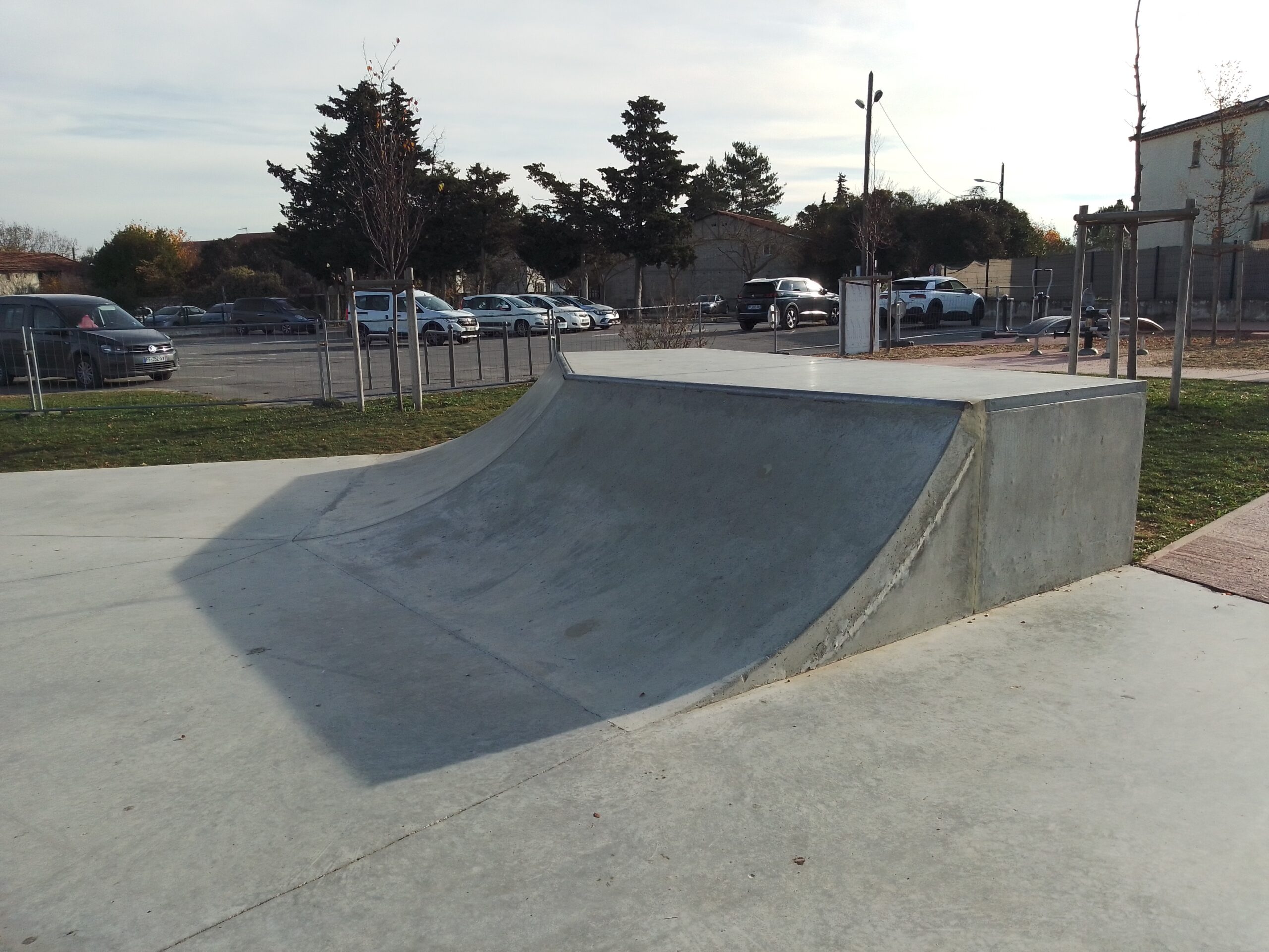 Aire de jeux de Saint-Mamert-du-Gard le skate Parck la rampe