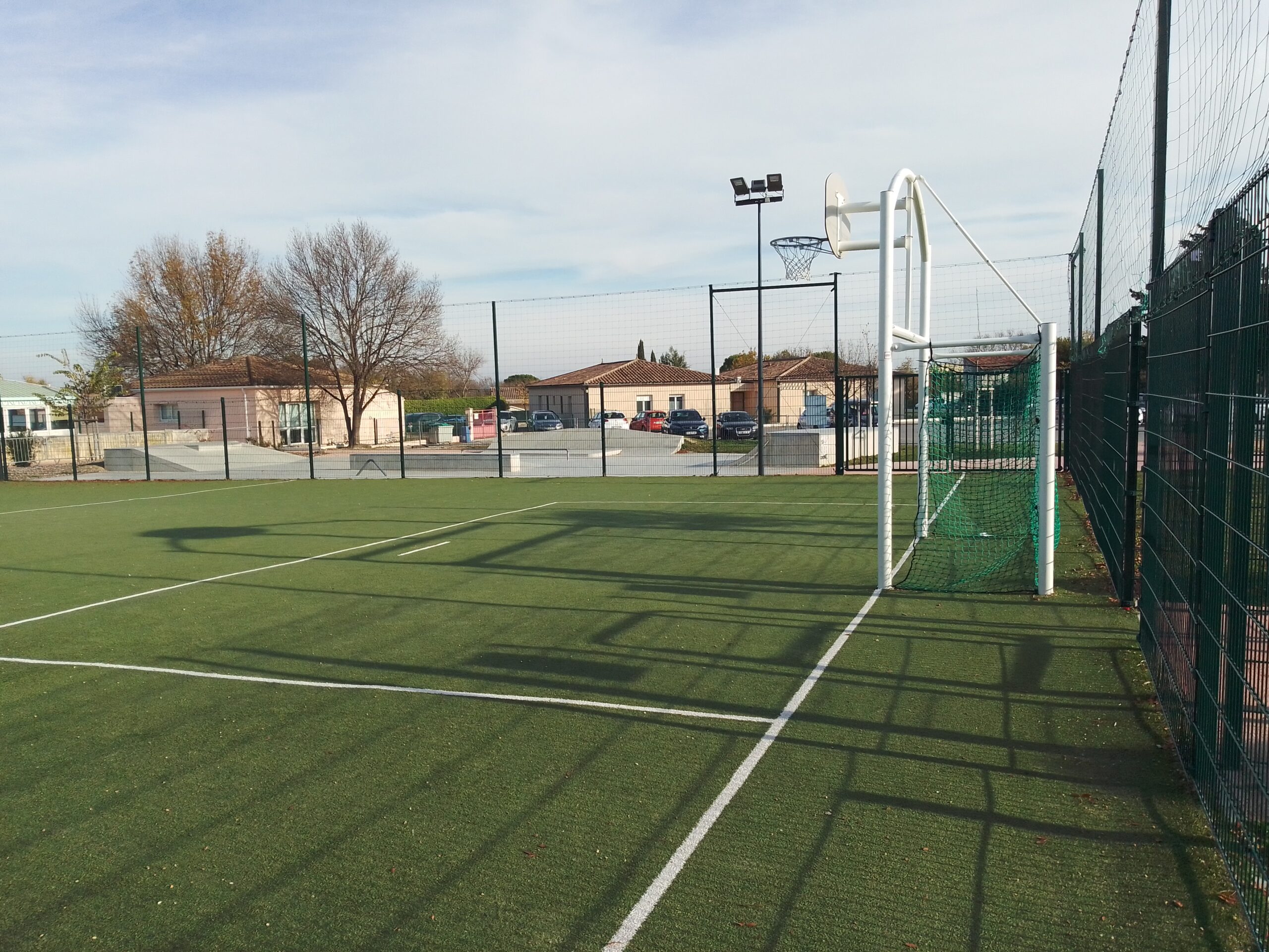Aire de jeux de Saint-Mamert-du-Gard le terrain de Foot et Basket Aire de jeux de Saint-Mamert-du-Gard le terrain de Foot et Basket